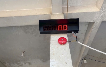 Bảng đèn LED có mái che ngoài trời, chống nước và ánh mặt trời
Tương thích các đầu cân: R320, C320A, R420, Matrix II, Small, VMC 203, IDS 701, DFWLI, 3590E, 3590EXT, 3590EGT... và các đầu cân khác do Cân Điện tử Việt Nhật cung cấp, hoặc liên hệ để biết chi tiết)
Bảng hiển thị phụ ngoài trời, hiển thị khối lượng xe, để tài xế xe, hoặc chủ