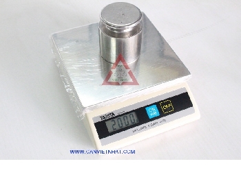 ộ phân giải bên trong: 1/6,000-1/30.000)
-       Màn hình hiển thị LCD số đen dễ đọc.
-       Chức năng tự kiểm tra pin, tự động tắt nguồn.
-       Màn hình hiển thị trục đứng, phím chuyển đổi đơn vị kg/lb/Pcs/g
-       Thiết bị đạt độ chính xác cấp III theo tiêu chuẩn OIML.
-       Thiết kế kiểu dáng công nghiệp.Phù hợp trong ngành công nghiệp
Th