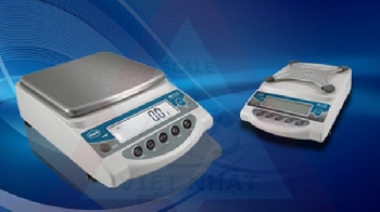 iải bên trong: 1/6,000-1/30.000)
-         Màn hình hiển thị LCD  số xanh dễ đọc.
-         Chức năng tự động sáng đèn LED, tự động tắt nguồn.
-         Cổng giao tiếp RS-232( Lựa chọn).
-         Màn hình hiển thị bằng trục đứng , phím chuyển đổi đơn vị .
-         Thiết bị đạt độ chính xác cấp III theo tiêu chuẩn OIML.
-         Thiết kế  kiểu d