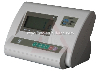 o tiêu chuẩn OIML.
-         Thiết kế kiểu dáng công nghiệp.Phù hợp ngành công nghiệp, dịch vụ.
-         Thiết kế chống bụi, cũng như sự ảnh hưởng của môi trường.
-         Chức đầu cân : Cân kiểm tra, đếm, trừ bì, cộng dồn.
-         Đơn vị cân Kg/lb
-         Báo khi sắp hết bình và lưu dữ liệu bảo vệ trong trường hợp cúp điện
-     